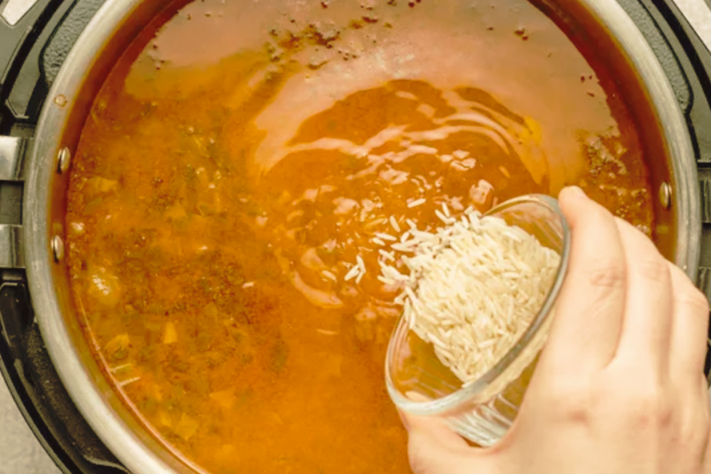 Adding raw rice or broken vermicelli to Moroccan harira soup in pressure cooker